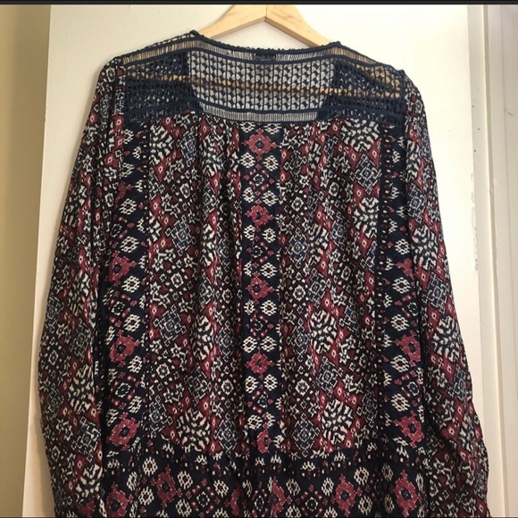 🌼Blouse Sale🌼Blue Printed Crochet Blouse - Picture 3 of 4